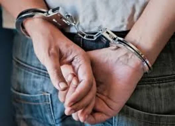 Detienen a un hombre por distribución de material de abuso sexual infantil