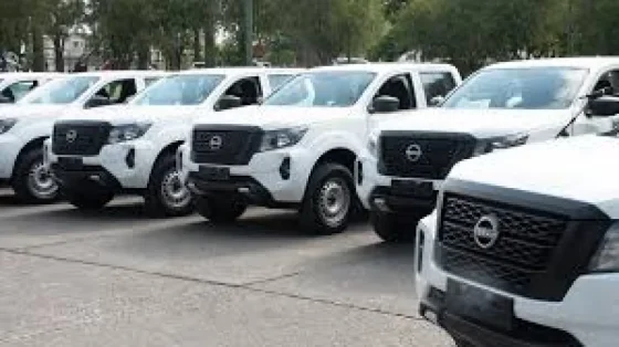 Sáenz entregó 10 camionetas 4x4 al Ministerio de Salud Pública para fortalecer la atención sanitaria