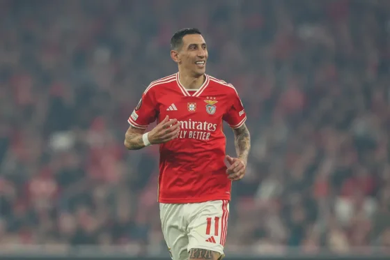 Ángel Di María salió lesionado durante el triunfo de Benfica