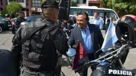 Sáenz entregó nuevos móviles destinados a reforzar el servicio en toda la provincia