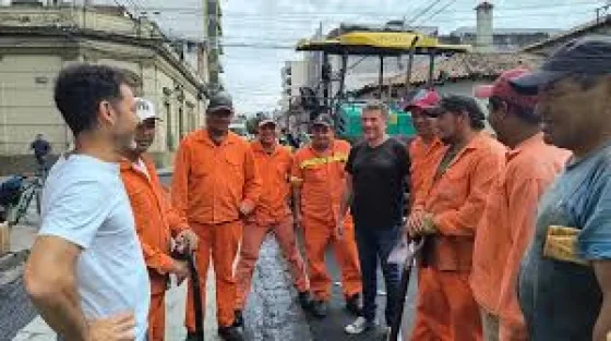 El intendente inspeccionó las tareas de repavimentación en el centro