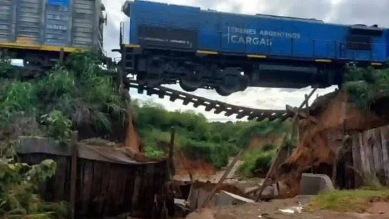 Un tren quedó colgando tras romperse parte de un puente en Horcones