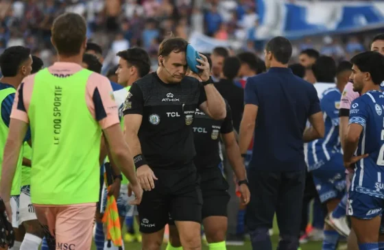 Se suspendió el Godoy Cruz - Talleres por la agresión de un hincha del "Tomba" al árbitro