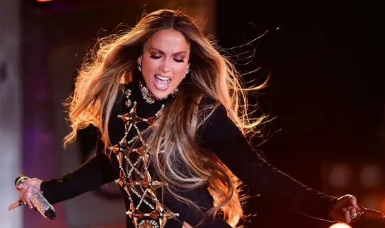 Más sexy que nunca, JLo salió al escenario ¿sin ropa interior? Video