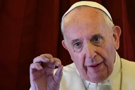 El Papa sigue internado por una bronquitis