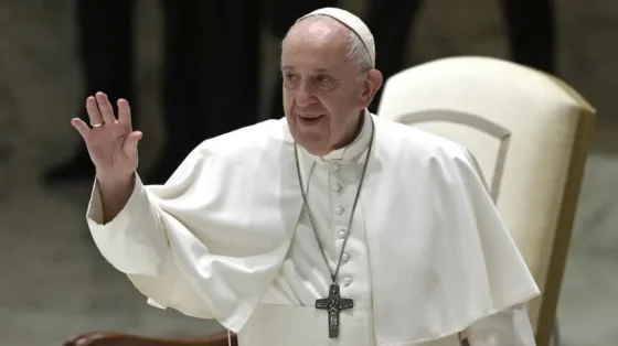 El Papa Francisco pasó "una noche tranquila"