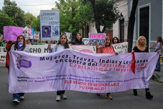 Multitudinaria marcha del 8M en Salta