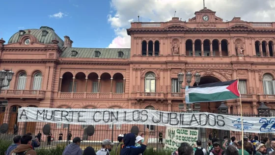 Congreso: agredieron a jubilados, hirieron a un fotógrafo y hubo cacerolazos