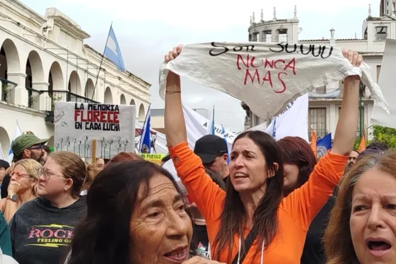 Multitudinaria marcha por el Día de la Memoria en Salta