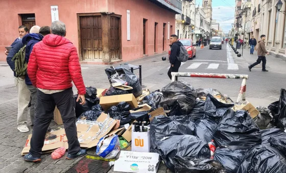 Pese al aviso, comerciantes tiraron basura y serán multados
