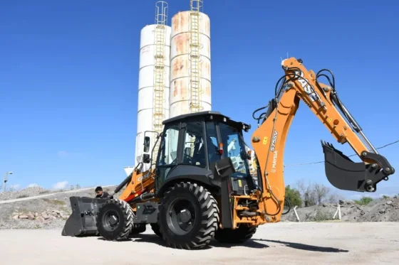 Incorporan una retropala 4×4 multiuso para Obras Públicas