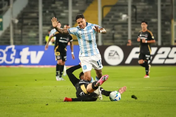 Racing rescató un empate sobre el final ante Colo Colo