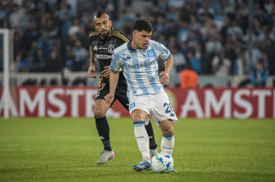 Racing goleó a Colo Colo y se clasificó a los octavos de final