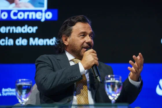 Sáenz disertó en la jornada de negocios AmCham Summit 2025