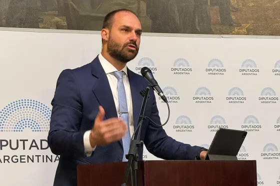 Investigan al hijo de Bolsonaro por pedir intervención y sanciones de EEUU