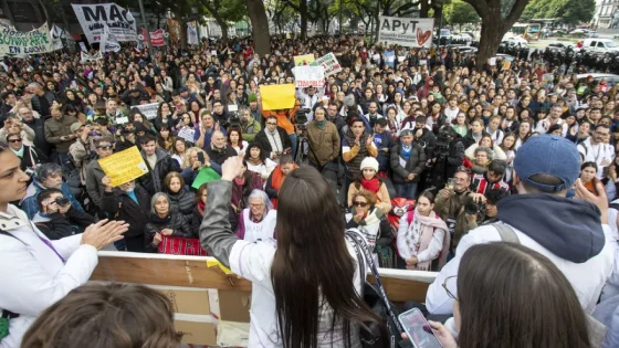 Trabajadores del Garrahan protestaron frente al Ministerio de Salud