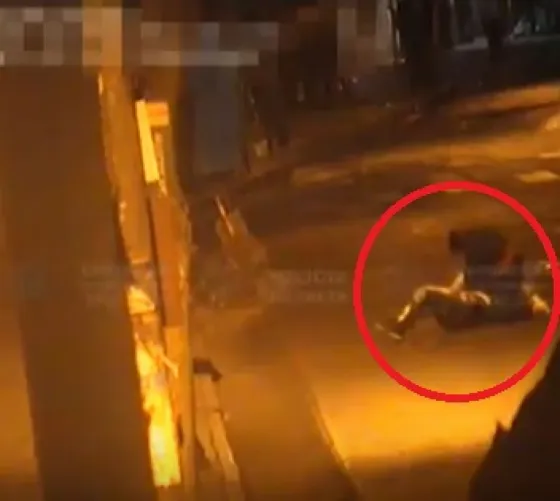 A las piñas en plena San Martín. Video