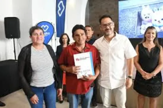 Se entregaron 125 escrituras de viviendas a familias de zona sudeste