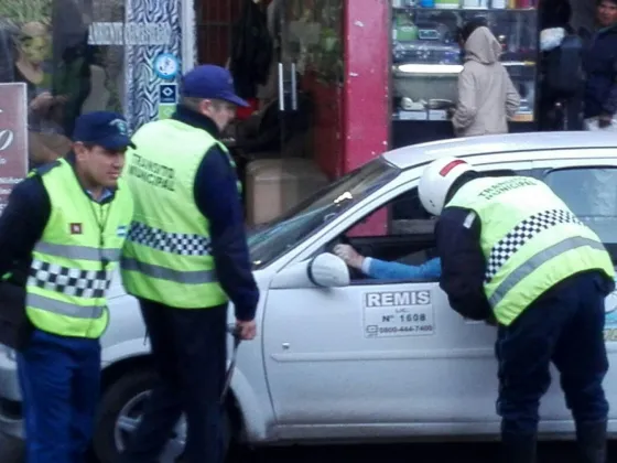 #URGENTE ninguna autoridad puede bajar a un remisero borracho de su auto