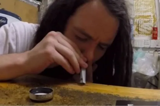 Inhalar cacao en polvo, la nueva moda. Video