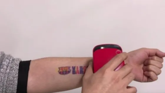 La “impresora de piel” que tatúa al instante. Video