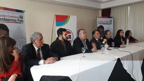 Alfonsín: “necesitamos partidos fuertes que no anden cambiando de posición cada dos años"