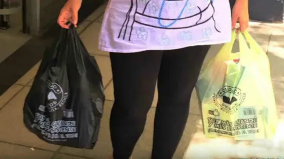Ambiente municipal negó arreglos con supermercados para el cobro de bolsas plásticas