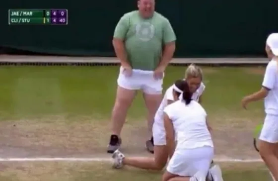 Se cansaron de sus gritos, lo invitaron a jugar e hizo un papelón. Video