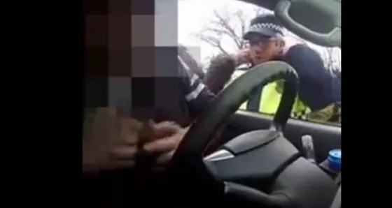 Un salteño escrachó a un policía tucumano en un control vial. Video.