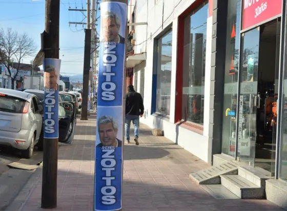 Intimaron a partidos políticos por pegar publicidad en lugares indebidos