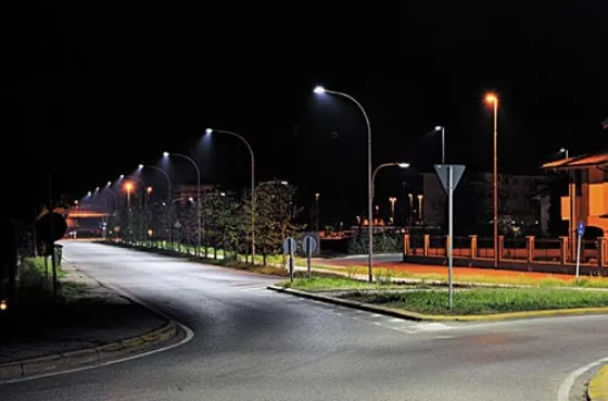 Realizarán el recambio a luz LED en tres mil luminarias de la ciudad