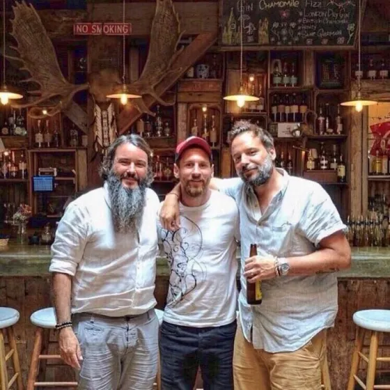 Se sacó una selfie y atrás salió Messi