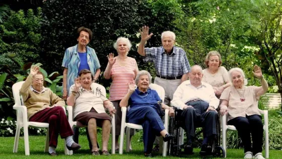Abuelos festejaron su día en la plaza 9 de julio