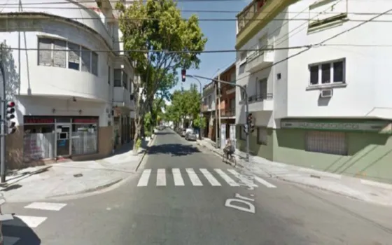 Arrojaron un cadáver desde una camioneta