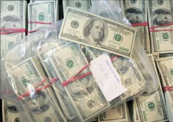 Gendarmería detuvo a una mujer con 1 millón de dólares falsos