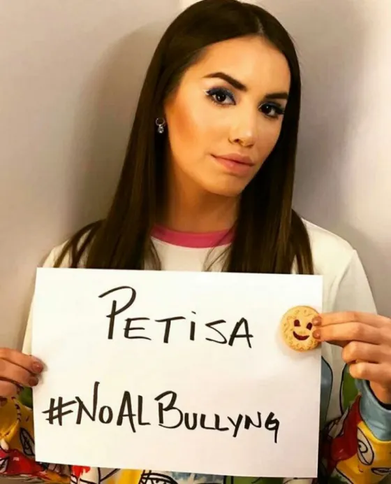 Lali Espósito se cruzó con su compañera que le hacía bullying