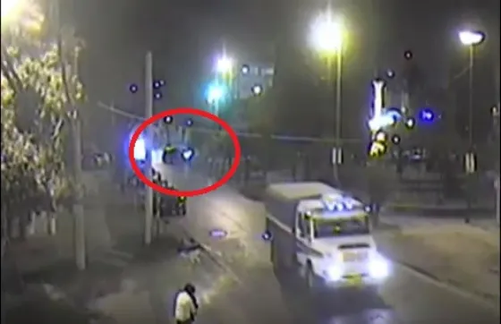 Una mujer perdió el control de su auto y volcó