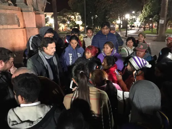 Gustavo Sáenz, intendente capitalino, junto con los carreros