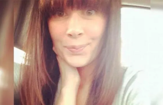 Se tatuó las cejas y quedó en shock al ver como le quedaron