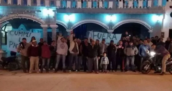 Continúan las protestas por la situación de los municipales en Colonia Santa Rosa