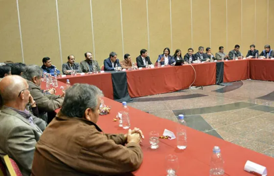 Hoy inician las mesas de negociación salarial con referentes gremiales