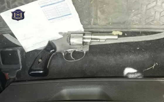 Ofrecía un arma por Facebook