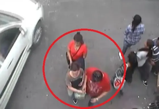 Pungas en la peatonal florida. Video