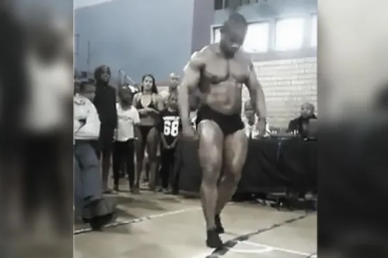 Campeón de fisicoculturismo muere al intentar un salto hacia atrás. Video