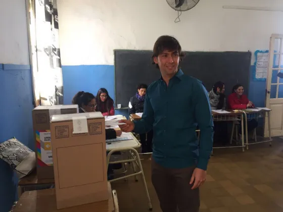 Votó el bicidiputado y dijo “las demoras son normales”