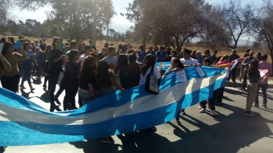 Escuela Agrícola: Padres marcharon en contra del traslado de la escuela