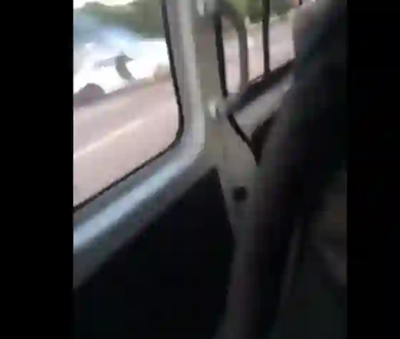 Iba en un taxi y grabó un terrible accidente. Video
