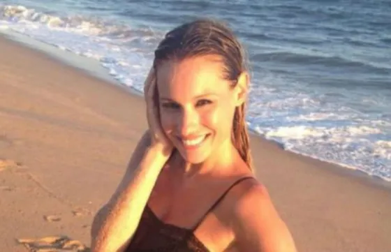 Pampita lució su cuerpazo al sol