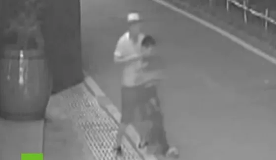 Salvó a un niño que era amenazado con un cuchillo. Video