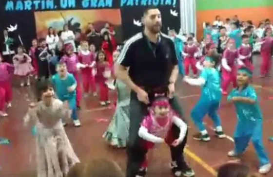 Lo que hizo este profe de gimnasia con una nena discapacitada es viral. Video